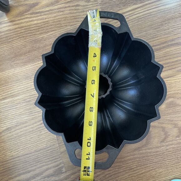 Lodge 1896 Cast Iron Fluted Cake Pan RARE* DISCONTINUED - Picture 12 of 14